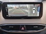 Hyundai Santa Fe 1.6 T-GDI PHEV Premium Plus Sky Automaat 5P. / Fabrieksgarantie tot 11-2027 / Trekhaak afneembaar / Dealer onderhouden / Trekgewicht 1.350 kg / head-up display / Panorama schuifdak / Stuur-, stoel- en achterbankverwarming / Apple Carplay Android / Rondomzicht camera /