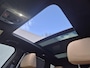 Hyundai Santa Fe 1.6 T-GDI PHEV Premium Plus Sky Automaat 5P. / Fabrieksgarantie tot 11-2027 / Trekhaak afneembaar / Dealer onderhouden / Trekgewicht 1.350 kg / head-up display / Panorama schuifdak / Stuur-, stoel- en achterbankverwarming / Apple Carplay Android / Rondomzicht camera /