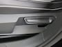Volkswagen Golf 1.5 TSI R-Line Business | Parkeerassistent | Dodehoek detectie | Navigatie | LED Plus verlichting | Adaptieve cruise control | Achteruitrijcamera | Sfeerverlichting |