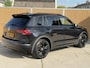 Volkswagen Tiguan 1.5 TSI ACT Highline R R-line Automaat | LED verlichting | Black Style | Trekhaak uitklapbaar | Keyless entry/start | Navigatiesysteem | Apple CarPlay/Android Auto | DAB ontvangst | Parkeersensoren voor en achter