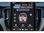 Volvo XC60 T8 Recharge AWD Ultra Dark - Panorama/schuifdak - IntelliSafe Assist & Surround - 360º Camera - Harman/Kardon audio - Adaptieve LED koplampen - Verwarmde voorstoelen, stuur & achterbank - Parkeersensoren voor & achter - Elektr. bedienb. voorstoelen met geheugen - Head up display - Draadloze tel. lader - Extra getint glas - 20' LMV