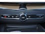 Volvo XC60 T8 Recharge AWD Ultra Dark - Panorama/schuifdak - IntelliSafe Assist & Surround - 360º Camera - Harman/Kardon audio - Adaptieve LED koplampen - Verwarmde voorstoelen, stuur & achterbank - Parkeersensoren voor & achter - Elektr. bedienb. voorstoelen met geheugen - Head up display - Draadloze tel. lader - Extra getint glas - 20' LMV