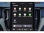 Volvo XC60 T8 Recharge AWD Ultra Dark - Panorama/schuifdak - IntelliSafe Assist & Surround - 360º Camera - Harman/Kardon audio - Adaptieve LED koplampen - Verwarmde voorstoelen, stuur & achterbank - Parkeersensoren voor & achter - Elektr. bedienb. voorstoelen met geheugen - Head up display - Draadloze tel. lader - Extra getint glas - 20' LMV