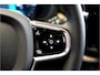 Volvo XC60 2.0 T6 AWD Long Range 293kW/399pk Aut8 Plus Dark LUCHTVERING + EL.TREKHAAK + PANORAMADAK + HARMAN/KARDON + GOOGLE DASHBOARD + BLIS + PILOT ASSIST + ADAPT.CRUISE + 360 CAMERA + LANE ASSIST + STUUR-&STOELVERWARMING V&A + HEAD-UP + 20" LM-VELGEN!!