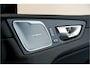 Volvo XC60 2.0 T6 AWD Long Range 293kW/399pk Aut8 Plus Dark LUCHTVERING + EL.TREKHAAK + PANORAMADAK + HARMAN/KARDON + GOOGLE DASHBOARD + BLIS + PILOT ASSIST + ADAPT.CRUISE + 360 CAMERA + LANE ASSIST + STUUR-&STOELVERWARMING V&A + HEAD-UP + 20" LM-VELGEN!!