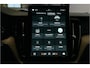 Volvo XC60 2.0 T6 AWD Long Range 293kW/399pk Aut8 Plus Dark LUCHTVERING + EL.TREKHAAK + PANORAMADAK + HARMAN/KARDON + GOOGLE DASHBOARD + BLIS + PILOT ASSIST + ADAPT.CRUISE + 360 CAMERA + LANE ASSIST + STUUR-&STOELVERWARMING V&A + HEAD-UP + 20" LM-VELGEN!!