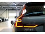 Volvo XC60 2.0 T6 AWD Long Range 293kW/399pk Aut8 Plus Dark LUCHTVERING + EL.TREKHAAK + PANORAMADAK + HARMAN/KARDON + GOOGLE DASHBOARD + BLIS + PILOT ASSIST + ADAPT.CRUISE + 360 CAMERA + LANE ASSIST + STUUR-&STOELVERWARMING V&A + HEAD-UP + 20" LM-VELGEN!!