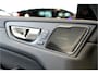 Volvo XC60 2.0 T6 AWD Long Range 293kW/399pk Aut8 Plus Dark LUCHTVERING + EL.TREKHAAK + PANORAMADAK + HARMAN/KARDON + GOOGLE DASHBOARD + BLIS + PILOT ASSIST + ADAPT.CRUISE + 360 CAMERA + LANE ASSIST + STUUR-&STOELVERWARMING V&A + HEAD-UP + 20" LM-VELGEN!!