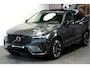 Volvo XC60 2.0 T6 AWD Long Range 293kW/399pk Aut8 Plus Dark LUCHTVERING + EL.TREKHAAK + PANORAMADAK + HARMAN/KARDON + GOOGLE DASHBOARD + BLIS + PILOT ASSIST + ADAPT.CRUISE + 360 CAMERA + LANE ASSIST + STUUR-&STOELVERWARMING V&A + HEAD-UP + 20" LM-VELGEN!!