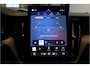 Volvo XC60 2.0 T6 AWD Long Range 293kW/399pk Aut8 Plus Dark LUCHTVERING + EL.TREKHAAK + PANORAMADAK + HARMAN/KARDON + GOOGLE DASHBOARD + BLIS + PILOT ASSIST + ADAPT.CRUISE + 360 CAMERA + LANE ASSIST + STUUR-&STOELVERWARMING V&A + HEAD-UP + 20" LM-VELGEN!!