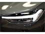 Volvo XC60 2.0 T6 AWD Long Range 293kW/399pk Aut8 Plus Dark LUCHTVERING + EL.TREKHAAK + PANORAMADAK + HARMAN/KARDON + GOOGLE DASHBOARD + BLIS + PILOT ASSIST + ADAPT.CRUISE + 360 CAMERA + LANE ASSIST + STUUR-&STOELVERWARMING V&A + HEAD-UP + 20" LM-VELGEN!!