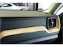 Volvo XC60 2.0 T6 AWD Long Range 293kW/399pk Aut8 Plus Dark LUCHTVERING + EL.TREKHAAK + PANORAMADAK + HARMAN/KARDON + GOOGLE DASHBOARD + BLIS + PILOT ASSIST + ADAPT.CRUISE + 360 CAMERA + LANE ASSIST + STUUR-&STOELVERWARMING V&A + HEAD-UP + 20" LM-VELGEN!!
