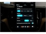 Volvo XC60 2.0 T6 AWD Long Range 293kW/399pk Aut8 Plus Dark LUCHTVERING + EL.TREKHAAK + PANORAMADAK + HARMAN/KARDON + GOOGLE DASHBOARD + BLIS + PILOT ASSIST + ADAPT.CRUISE + 360 CAMERA + LANE ASSIST + STUUR-&STOELVERWARMING V&A + HEAD-UP + 20" LM-VELGEN!!