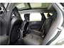 Volvo XC60 2.0 T6 AWD Long Range 293kW/399pk Aut8 Plus Dark LUCHTVERING + EL.TREKHAAK + PANORAMADAK + HARMAN/KARDON + GOOGLE DASHBOARD + BLIS + PILOT ASSIST + ADAPT.CRUISE + 360 CAMERA + LANE ASSIST + STUUR-&STOELVERWARMING V&A + HEAD-UP + 20" LM-VELGEN!!