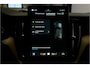 Volvo XC60 2.0 T6 AWD Long Range 293kW/399pk Aut8 Plus Dark LUCHTVERING + EL.TREKHAAK + PANORAMADAK + HARMAN/KARDON + GOOGLE DASHBOARD + BLIS + PILOT ASSIST + ADAPT.CRUISE + 360 CAMERA + LANE ASSIST + STUUR-&STOELVERWARMING V&A + HEAD-UP + 20" LM-VELGEN!!