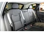 Volvo XC60 2.0 T6 AWD Long Range 293kW/399pk Aut8 Plus Dark LUCHTVERING + EL.TREKHAAK + PANORAMADAK + HARMAN/KARDON + GOOGLE DASHBOARD + BLIS + PILOT ASSIST + ADAPT.CRUISE + 360 CAMERA + LANE ASSIST + STUUR-&STOELVERWARMING V&A + HEAD-UP + 20" LM-VELGEN!!