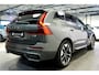 Volvo XC60 2.0 T6 AWD Long Range 293kW/399pk Aut8 Plus Dark LUCHTVERING + EL.TREKHAAK + PANORAMADAK + HARMAN/KARDON + GOOGLE DASHBOARD + BLIS + PILOT ASSIST + ADAPT.CRUISE + 360 CAMERA + LANE ASSIST + STUUR-&STOELVERWARMING V&A + HEAD-UP + 20" LM-VELGEN!!