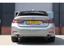 BMW 3-Serie 320e Sedan Facelift - zwart leder - 19 Inch - Head Up - Nederlandse BMW - Dealer onderhouden - Geblindeerde ramen - Sport Stoelen - Achteruitrijcamera - Hifi speakers
