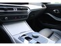 BMW 3-Serie 320e Sedan Facelift - zwart leder - 19 Inch - Head Up - Nederlandse BMW - Dealer onderhouden - Geblindeerde ramen - Sport Stoelen - Achteruitrijcamera - Hifi speakers