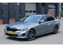 BMW 3-Serie 320e Sedan Facelift - zwart leder - 19 Inch - Head Up - Nederlandse BMW - Dealer onderhouden - Geblindeerde ramen - Sport Stoelen - Achteruitrijcamera - Hifi speakers