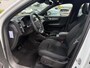Volvo XC40 2.0 B4 Plus Dark | Parkeerverwarming | Panoramadak | 360 Graden Camera | Keyless Entry | Elektrische Achterklep | Navigatie | Apple Carplay | Android Auto | Elektrisch Verstelbare Voorstoelen