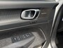 Volvo XC40 2.0 B4 Plus Dark | Parkeerverwarming | Panoramadak | 360 Graden Camera | Keyless Entry | Elektrische Achterklep | Navigatie | Apple Carplay | Android Auto | Elektrisch Verstelbare Voorstoelen