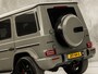 Mercedes-Benz G-klasse 63 AMG 585Pk (SCHUIFDAK, ALCANTARA HEMEL, APPLE CARPLAY, BURMESTER, MASSAGE, CARBON INTERIEUR, STOELKOELING/VERWARMING, ADAPTIVE CRUISE, 360 CAMERA, SFEERVERLICHTING, TREKHAAK, NIEUWSTAAT)