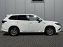 Mitsubishi Outlander 2.4 PHEV Intense+ / Trekhaak Afneembaar / Trekgewicht 1.500 KG / Stoelverwarming / Achteruitrijcamera / Navigatie / Apple CarPlay & Android Auto / Stoel verwarming voor /