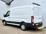 Ford Transit 2.0 TDCI 130PK L2H2 Airco Cruise Control Parkeersensoren Stoelverwarming Zwaailampen Kastwand Inbouw