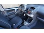Peugeot 107 1.0 75pk Automaat Active Premium Pack 5Drs Airco LED Radio/CD Elek.pakket *NL auto* 100398km! 1e Eigenaar