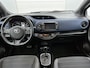 Toyota Yaris 1.5 Hybrid Bi-Tone Plus | BTW voertuig | Navigatie | Cruise control | achteruitrijcamera | Spiegels elektrisch inklapbaar | Keyless Entry/start | Onderweg-naar-dealer
