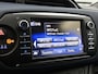 Toyota Yaris 1.5 Hybrid Bi-Tone Plus | BTW voertuig | Navigatie | Cruise control | achteruitrijcamera | Spiegels elektrisch inklapbaar | Keyless Entry/start | Onderweg-naar-dealer