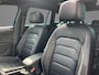 Volkswagen Tiguan 1.4TSIeHybrid 180kW/245PK R-Line · Panoramadak · Leder · Trekhaak · Camera · Dodehoeksensor · Stoelverwarming ·