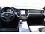 Volvo V60 B3 Momentum Advantage | Verwarmbare voorstoelen en stuurwiel | Achteruitrijcamera | Apple carplay/Android auto | Keyless start | 17 inch lichtmetalen velgen