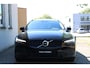 Volvo V60 B3 Momentum Advantage | Verwarmbare voorstoelen en stuurwiel | Achteruitrijcamera | Apple carplay/Android auto | Keyless start | 17 inch lichtmetalen velgen