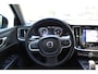 Volvo V60 B3 Momentum Advantage | Verwarmbare voorstoelen en stuurwiel | Achteruitrijcamera | Apple carplay/Android auto | Keyless start | 17 inch lichtmetalen velgen