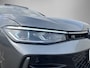 Volkswagen Passat Variant 1.5eHybrid 200kW/272PK R-Line Black Style DSG · Panoramadak · Trekhaak · 360°Camera + Parkeersensoren · Garantie t/m 21-07-2030 of 100000km.