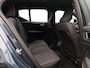 Volvo EX40 Single Motor Extended Range Plus 82 kWh / Stoel- + stuurwielverwarming / Harman Kardon Audio / All Season banden / Contrasterend dak / Pilot Assist / Blis