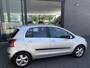 Toyota Yaris 1.3 VVTi Luna MMT Airco - Licht metalen velgen 15 inch - Radio - Centrale vergrendeling met afstandsbediening - Mistlampen - Lederen versnellingspook - Stuur leder - Elektrische ramen