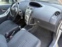 Toyota Yaris 1.3 VVTi Luna MMT Airco - Licht metalen velgen 15 inch - Radio - Centrale vergrendeling met afstandsbediening - Mistlampen - Lederen versnellingspook - Stuur leder - Elektrische ramen
