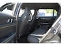Lynk & Co 01 276PK Automaat Core / Adaptieve cruise control / Stoel - en stuurwielverarming / Parkeersensoren met camera / Apple carplay / Trekhaak / Metallic lak / 19" lichtmetalen velgen