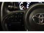Toyota Yaris Cross 1.5 Hybrid Dynamic Plus - HEAD-UP DISPLAY - ELEKTRISCHE ACHTERKLEP - DRAADLOZE TELEFOONLADER - VOORSTOELEN VERWARMD - STUURWIELVERWARMING - RUITENWISSERVERWARMING - APPLE CARPLAY/ANDROID AUTO - KEYLESS ENTRY/START - TREKHAAK
