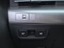 Hyundai Kona Electric Comfort Smart 65.4 kWh / SOH 100% / Fabrieksgarantie tot 04-2030 / Stuur- & Stoelverwarming / CCS snelladen / Achteruitrijcamera / Head Up Display  / Adaptief cruise control / Keyless Entry/Start / Apple Carplay Android Auto /