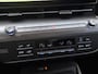 Hyundai Kona Electric Comfort Smart 65.4 kWh / SOH 100% / Fabrieksgarantie tot 04-2030 / Stuur- & Stoelverwarming / CCS snelladen / Achteruitrijcamera / Head Up Display  / Adaptief cruise control / Keyless Entry/Start / Apple Carplay Android Auto /