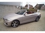 BMW 2-Serie Cabrio 220i High Executive Luxury Autom Leder Sportst Stoelverw Navi Clima Xenon Cruise 2x PDC LMV ENZ NL Auto.