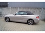 BMW 2-Serie Cabrio 220i High Executive Luxury Autom Leder Sportst Stoelverw Navi Clima Xenon Cruise 2x PDC LMV ENZ NL Auto.