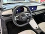 Fiat 600 1.2 Hybrid La Prima Airco - Achteruitrijcamera - Apple carplay - Parkeersensoren - Navigatie - Dodehoek detector - Draadloze telefoonoplader - Cruise control - Licht metalen velgen 18 inch - Voorstoelen verwarmd - Radio - Mistlampen voor - Stuur multifunctioneel - Extra getint glas achter - Bluetooth - Keyless entry/start - Led verlichting