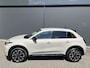 Fiat 600 1.2 Hybrid La Prima Airco - Achteruitrijcamera - Apple carplay - Parkeersensoren - Navigatie - Dodehoek detector - Draadloze telefoonoplader - Cruise control - Licht metalen velgen 18 inch - Voorstoelen verwarmd - Radio - Mistlampen voor - Stuur multifunctioneel - Extra getint glas achter - Bluetooth - Keyless entry/start - Led verlichting