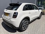 Fiat 600 1.2 Hybrid La Prima Airco - Achteruitrijcamera - Apple carplay - Parkeersensoren - Navigatie - Dodehoek detector - Draadloze telefoonoplader - Cruise control - Licht metalen velgen 18 inch - Voorstoelen verwarmd - Radio - Mistlampen voor - Stuur multifunctioneel - Extra getint glas achter - Bluetooth - Keyless entry/start - Led verlichting