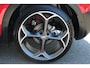 Alfa Romeo Junior Elettrica Veloce 280pk 54 kWh | Nieuwprijs €55.000,- | Panorama/schuifdak | Sabelt sportstoelen | NL auto | 11.000km |